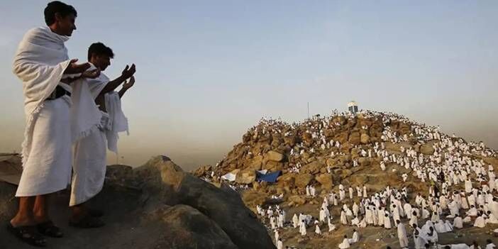 Hacı Adayları Arafat'a Yürüyor