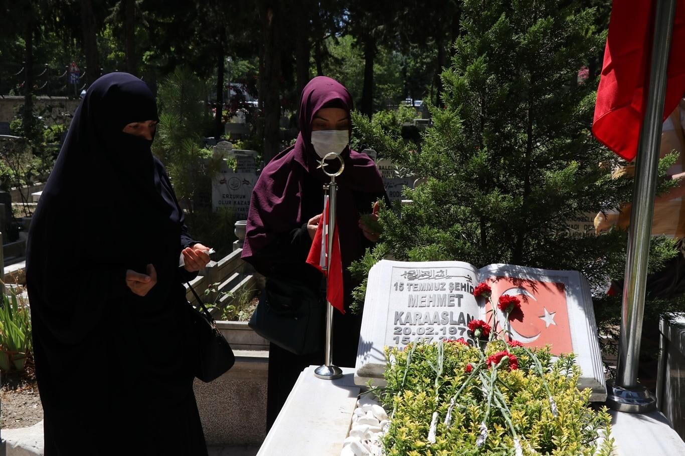 15-temmuz-sehidi-mehmet-karaaslan-mezari-basinda-dualarla-anildi-0497e89e.jpg