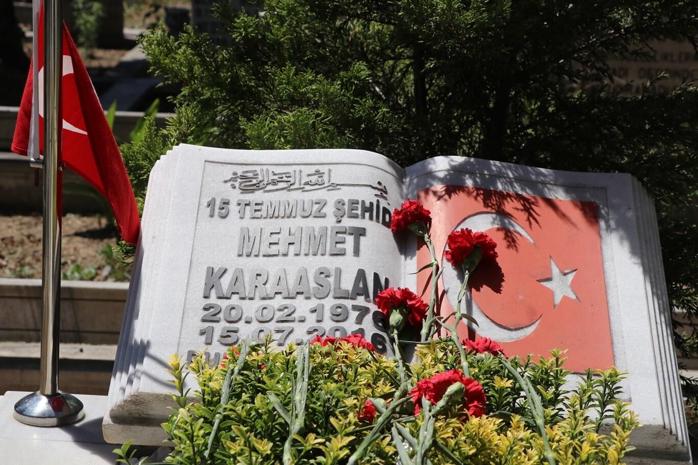15-temmuz-sehidi-mehmet-karaaslan-mezari-basinda-dualarla-anildi-4f092130.jpg