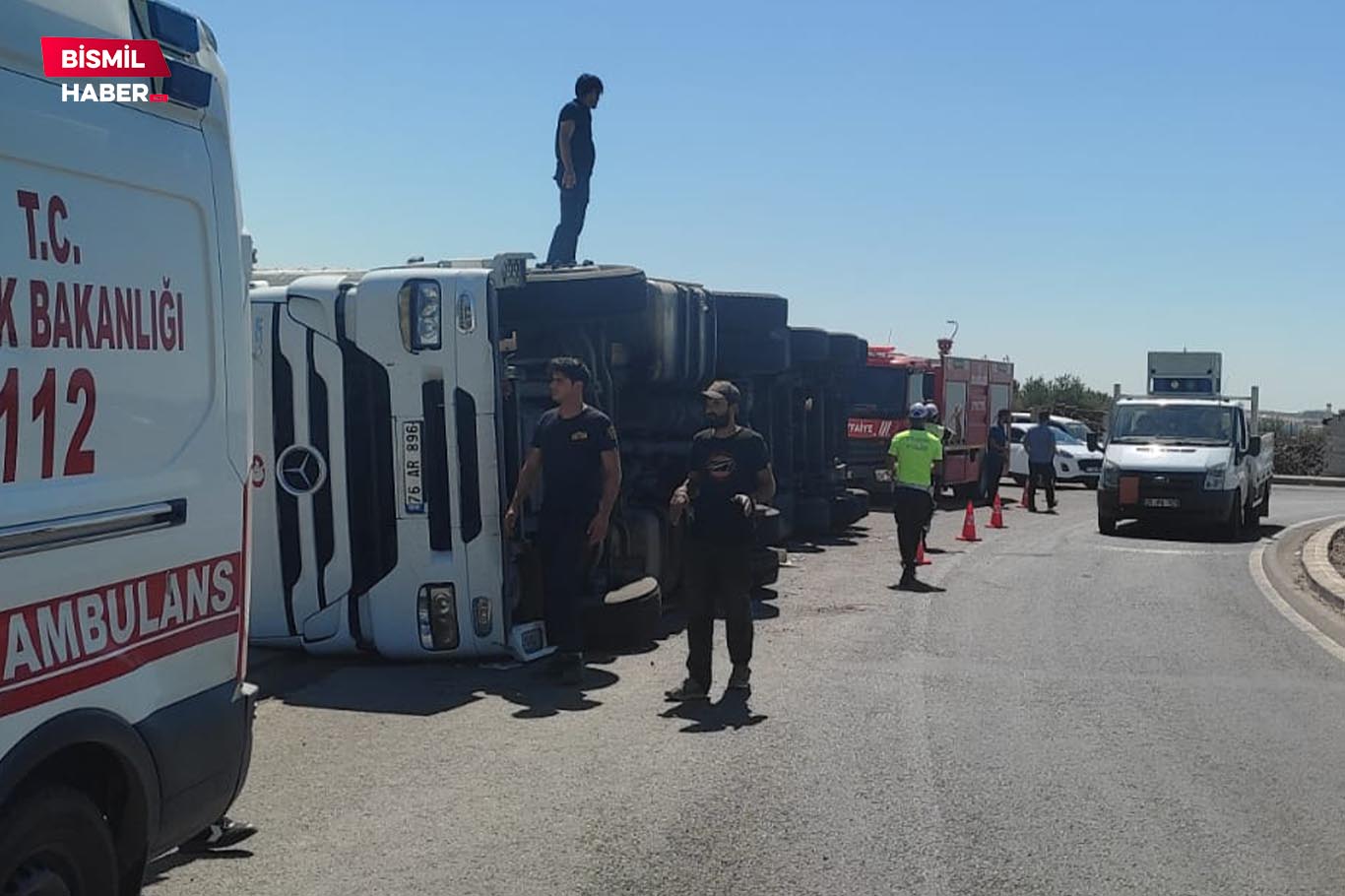 Bismil’in zorlu virajında bir tır daha devrildi 3