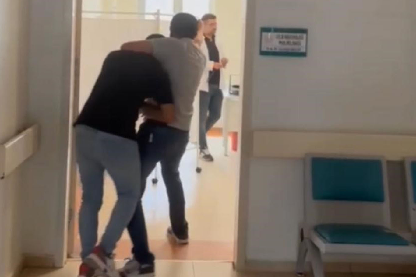 Diyarbakır'da doktora ve hastane personeline saldırı tatbikatı gerçeği aratmadı 1