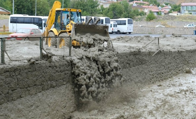 erzincan-ve-igdiri-sel-vurdu-482d68a9