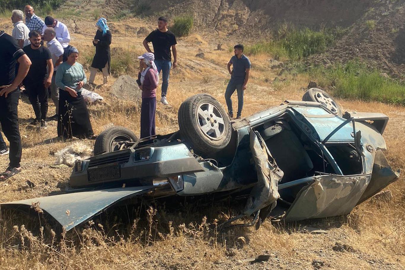 Hurdaya dönen otomobilde 1 çocuk öldü, 9 kişi yaralandı 3