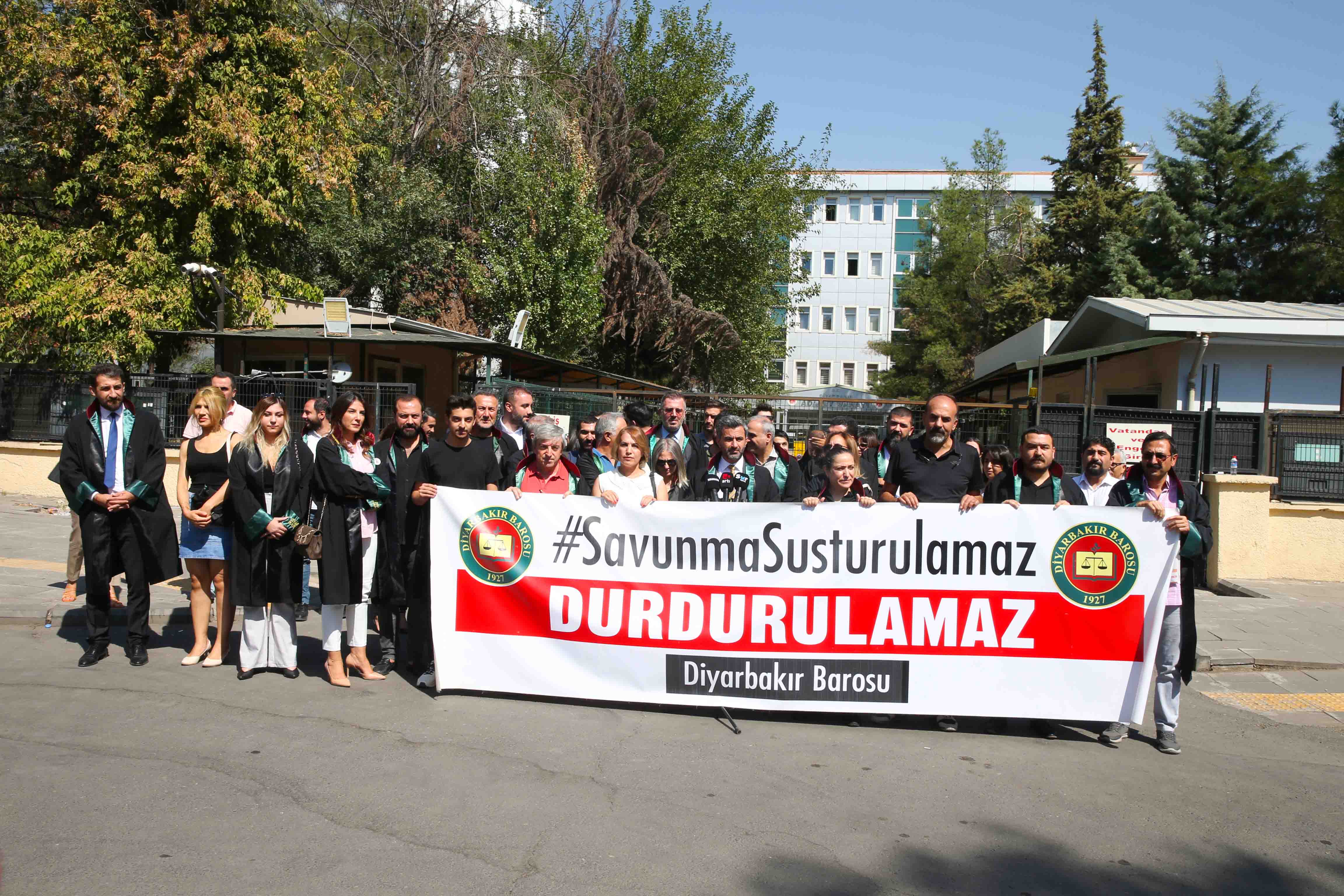 AA-20230927-32253066-32253062-DIYARBAKIR_VE_SIIRTTE_AVUKATLARA_YONELIK_SALDIRILAR_PROTESTO_EDILDI kopya