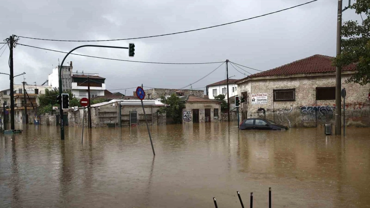 yunanistandaki-sel-felaketinde-can-kaybi-2ye-yukseldi