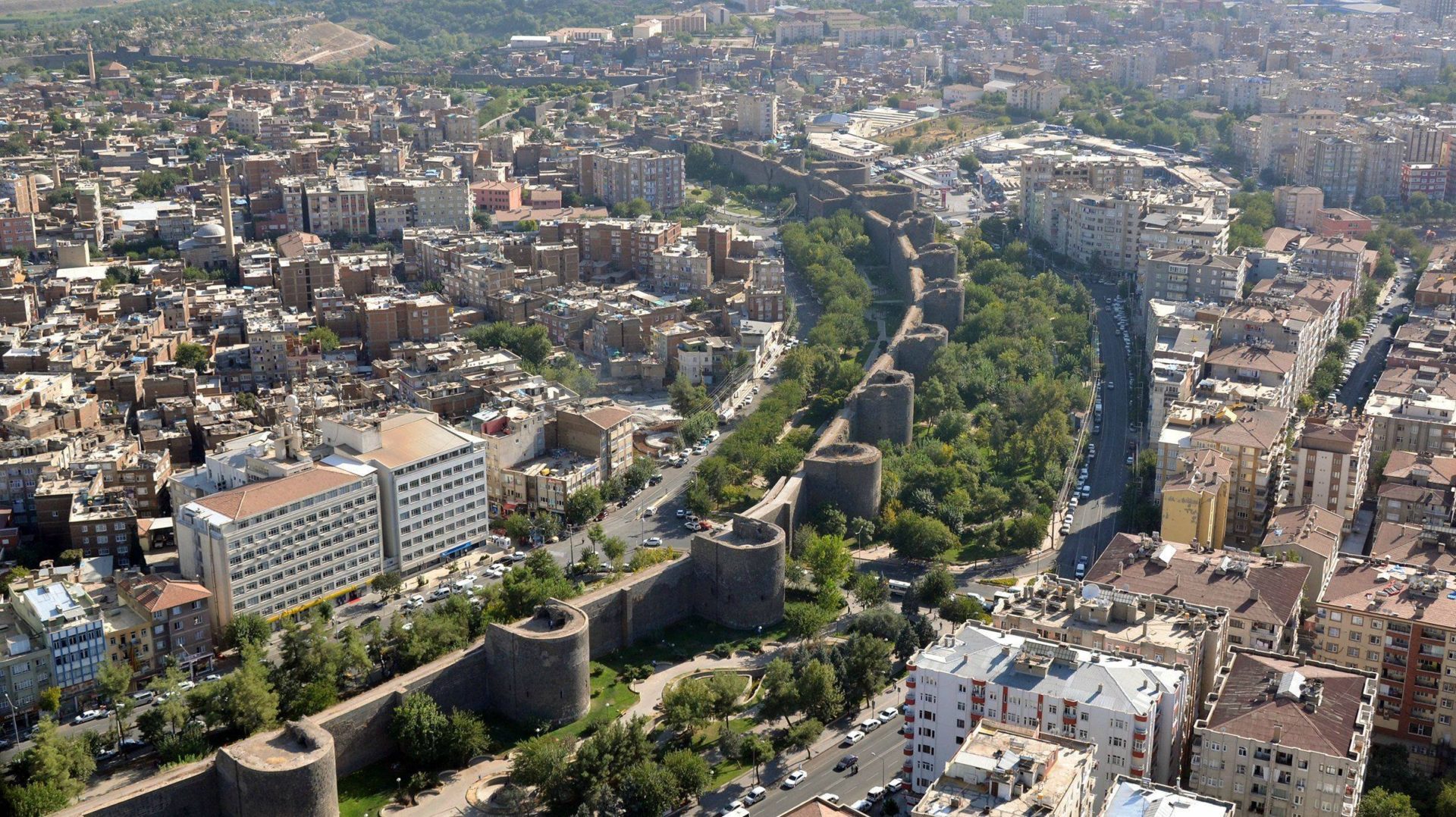 Diyarbakir-walls-scaled