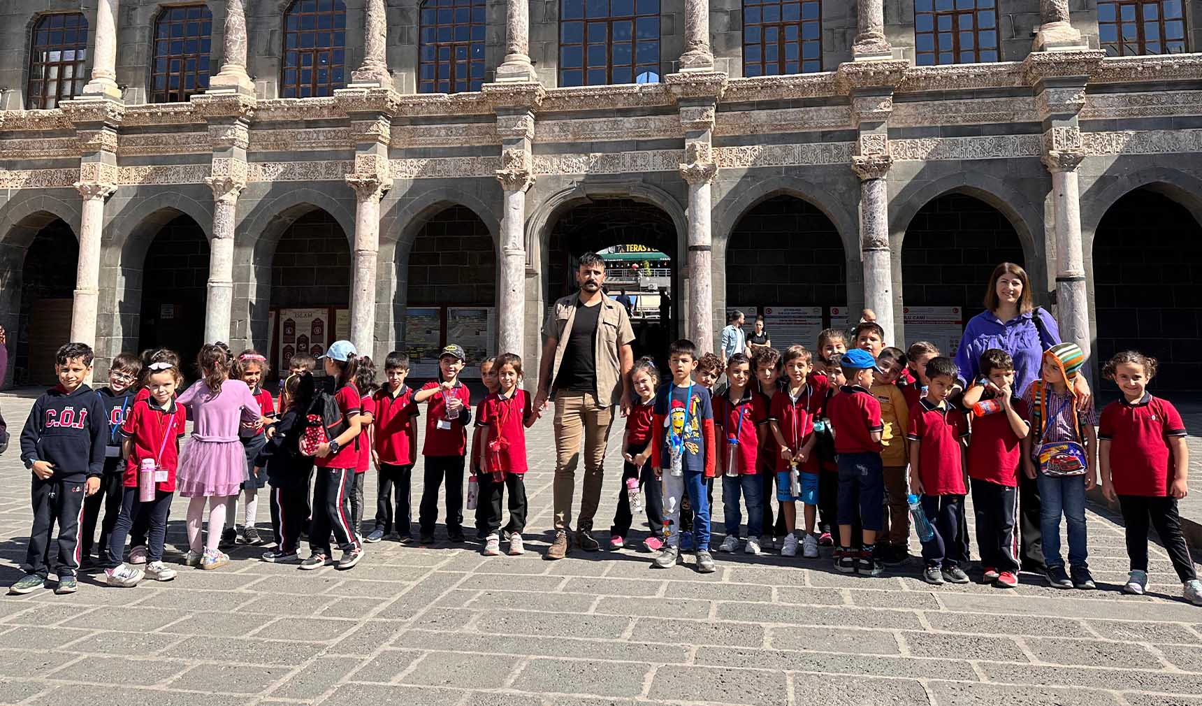 Kırsaldaki öğrenciler, Diyarbakır'ın tarihi ve turistik mekanlarını gezdi 4