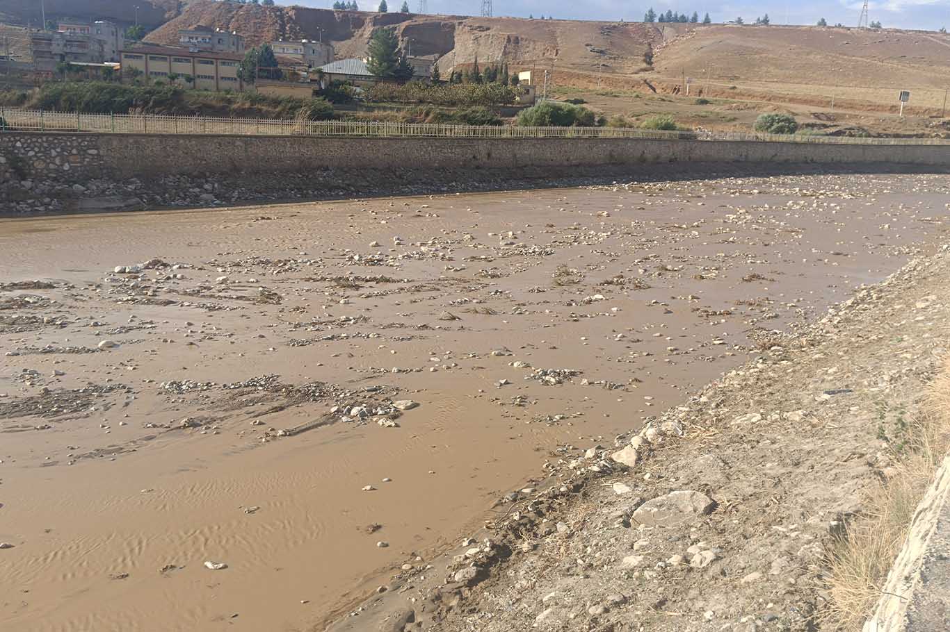 Siirt'in doğa cenneti Kezer Çayı, kışın sessizliğe gömüldü 4