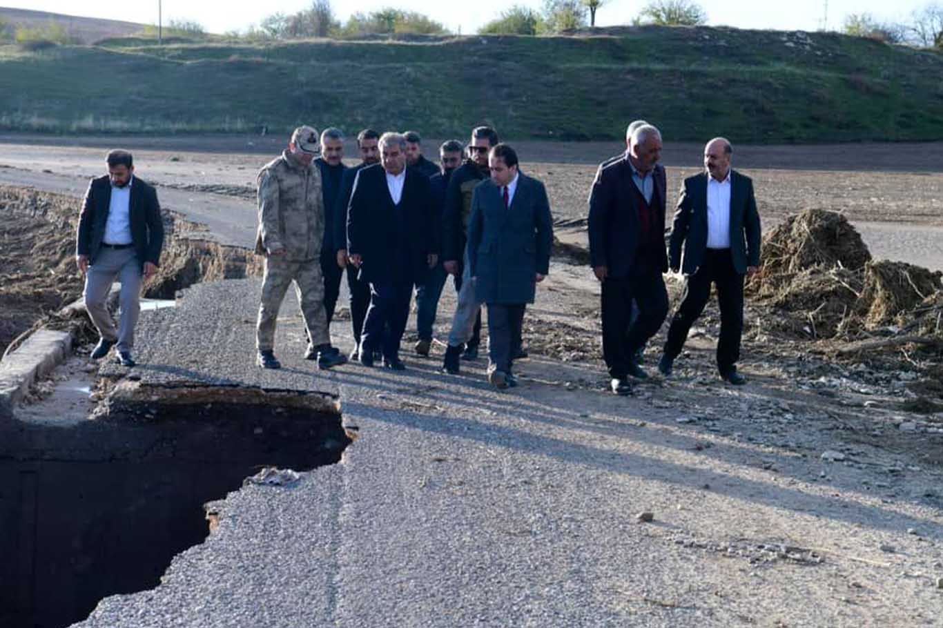 Bismil’de köprü yıkıldı, yol çöktü 4