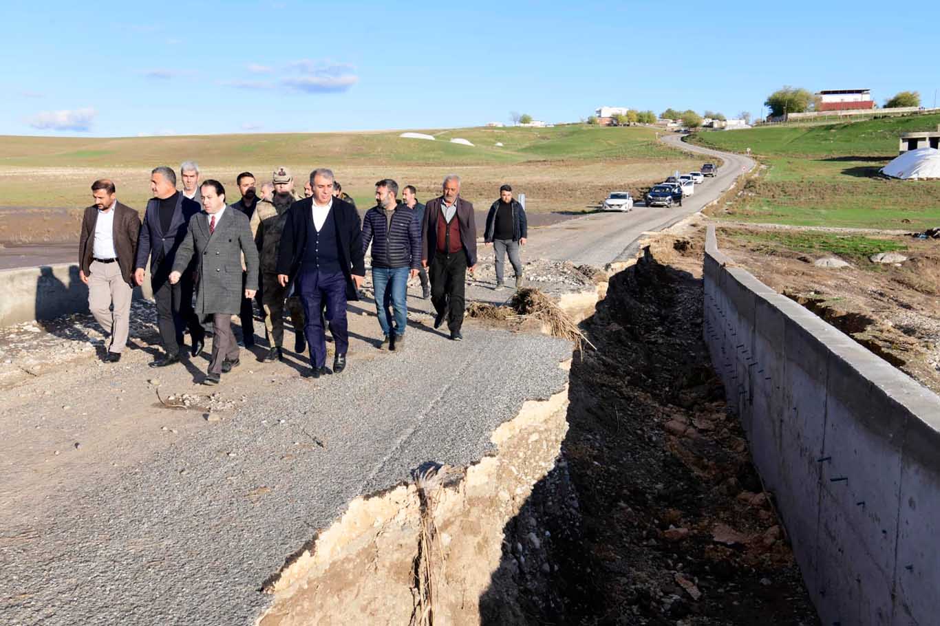 Bismil’de köprü yıkıldı, yol çöktü 7