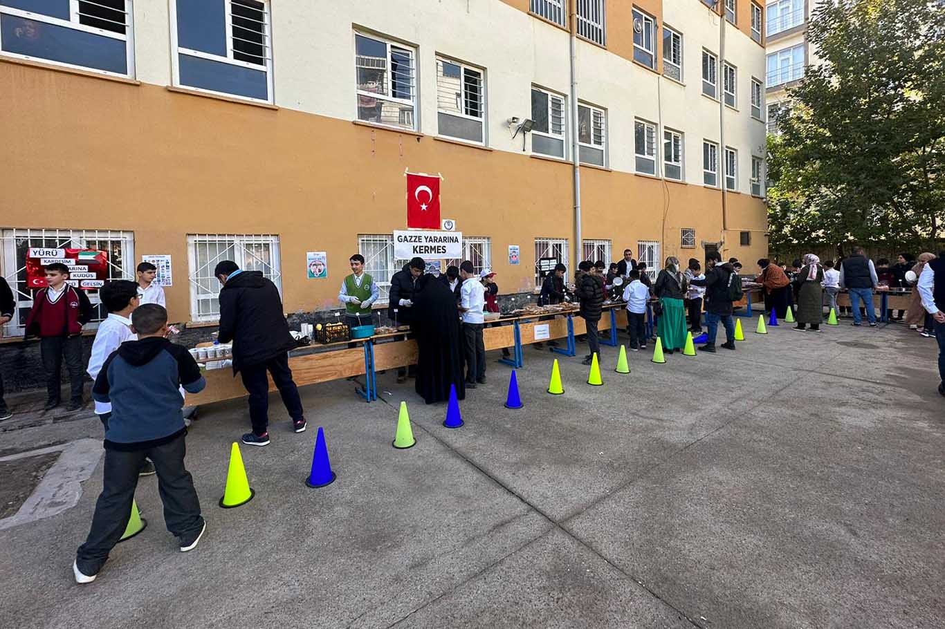 Bismil’de öğrenciler Gazze yararına kermes düzenledi 9