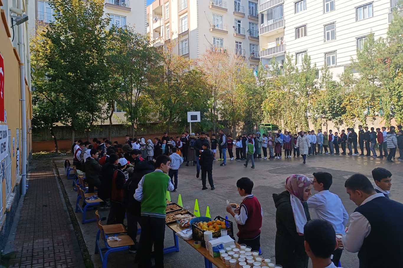 Bismil’de öğrenciler Gazze yararına kermes düzenledi