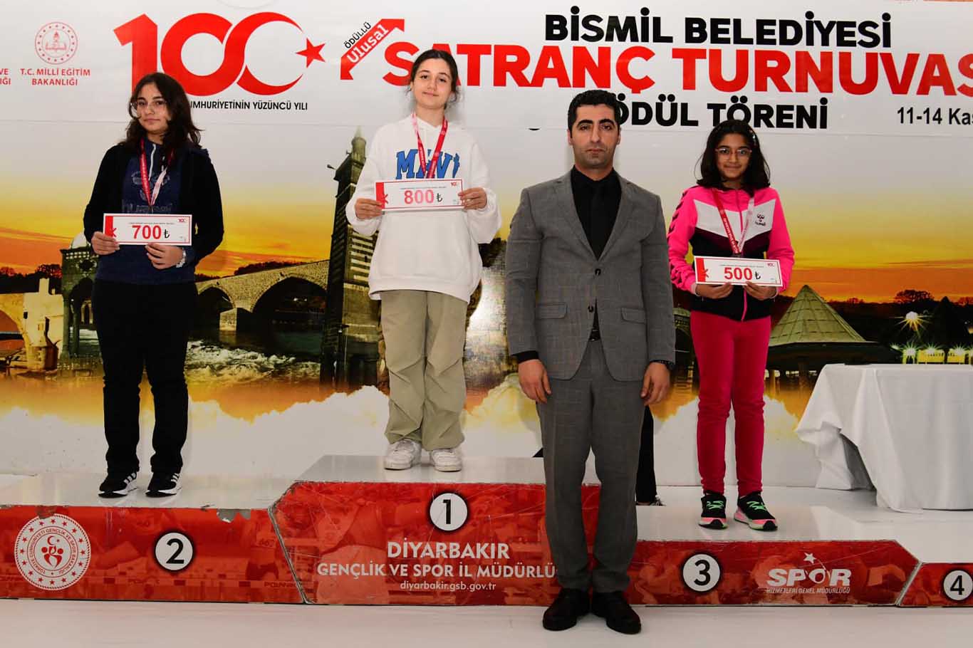 Bismil’de satranç şampiyonları ödüllerini aldı