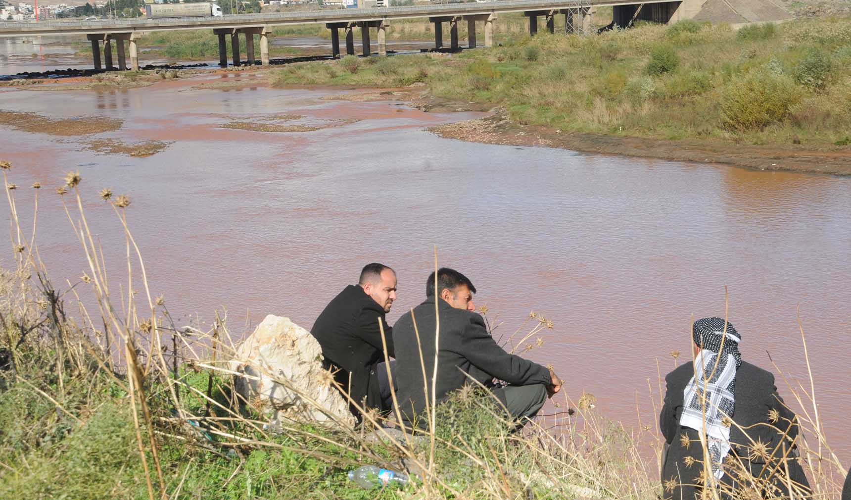 Dicle Nehri'nde kaybolduğu değerlendirilen çocuk aranıyor 4