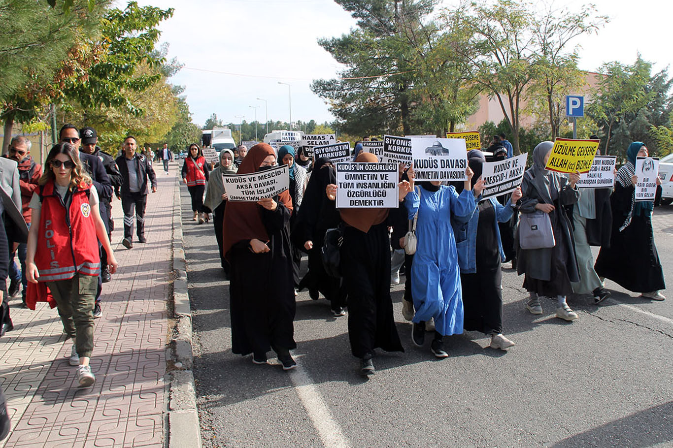 Dicle Üniversitesi öğrencileri Gazze için yürüdü 2