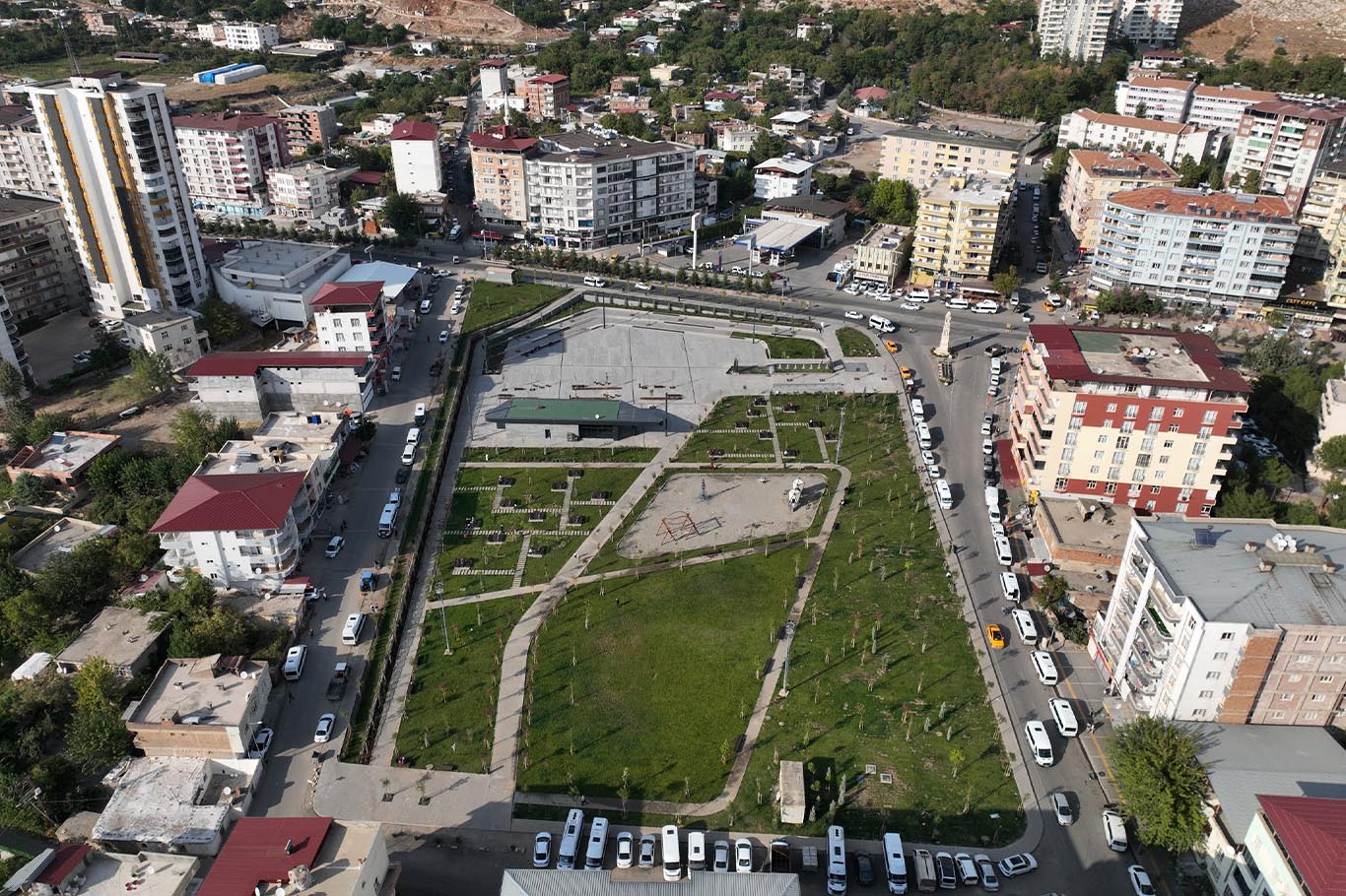 Diyarbakır’da 1. Kılıçaslan Kent Meydanı tamamlandı 1