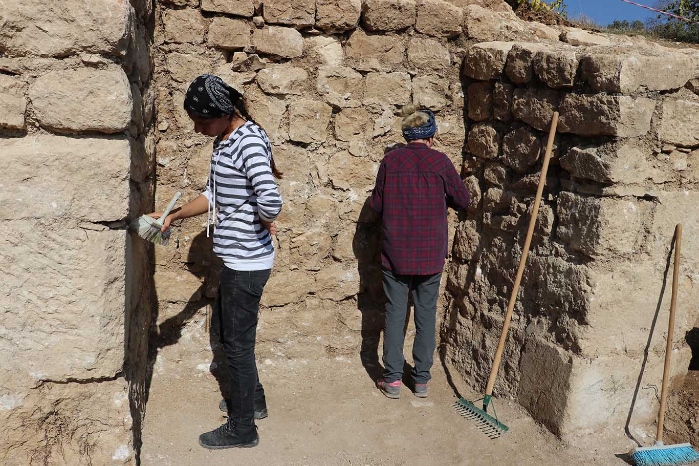 Diyarbakır'da 1500 yıllık kilise ve 46 mezar bulundu 5