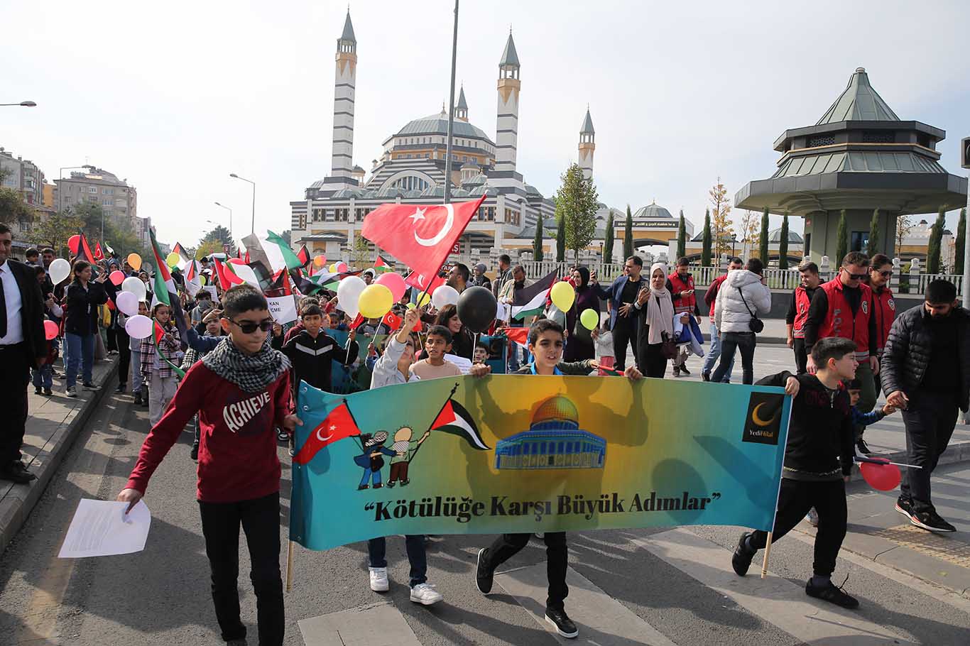 Diyarbakır'da çocuklar Gazze için yürüdü 7
