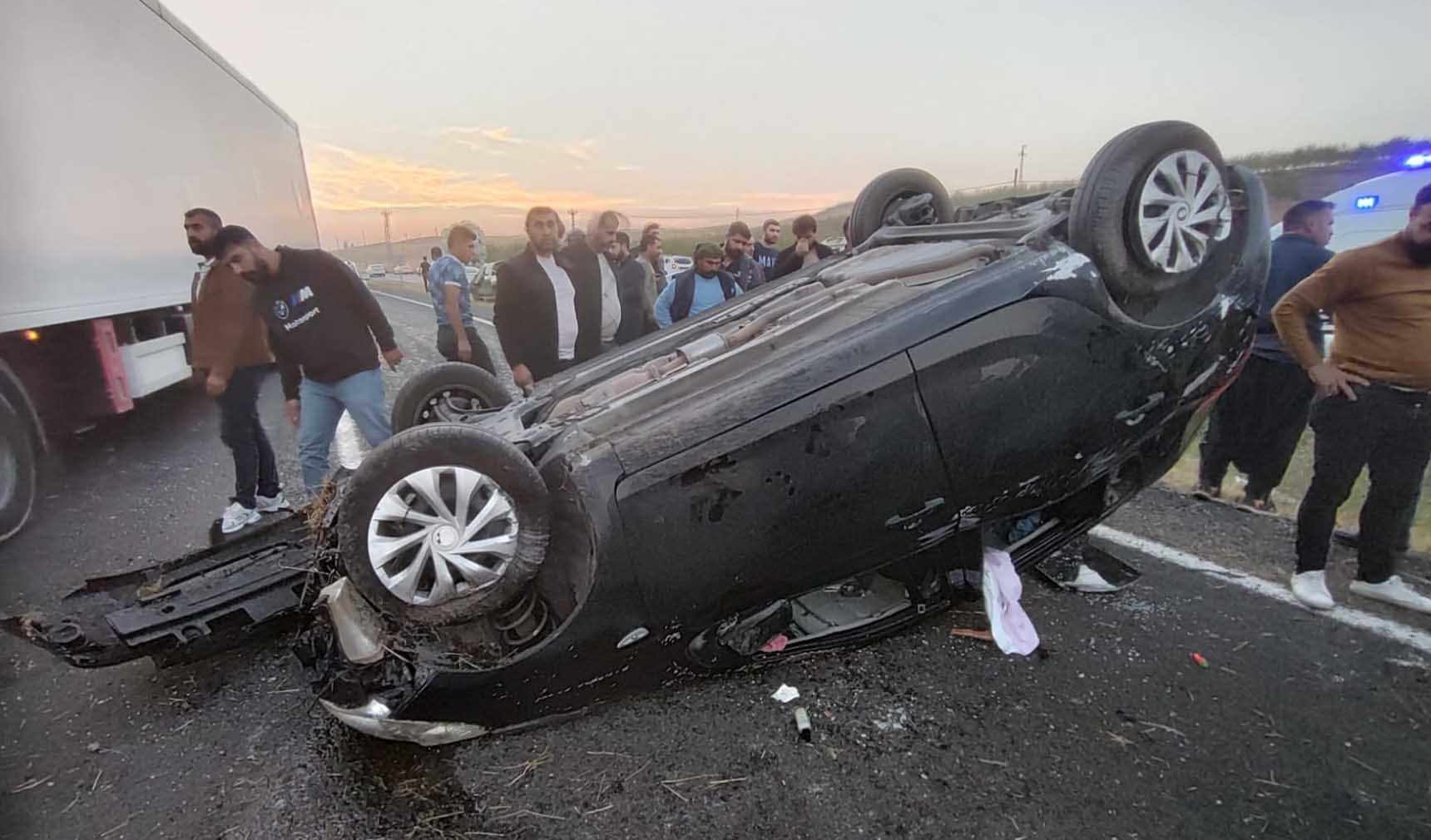 Diyarbakır'da feci kaza 6 yaralı 2