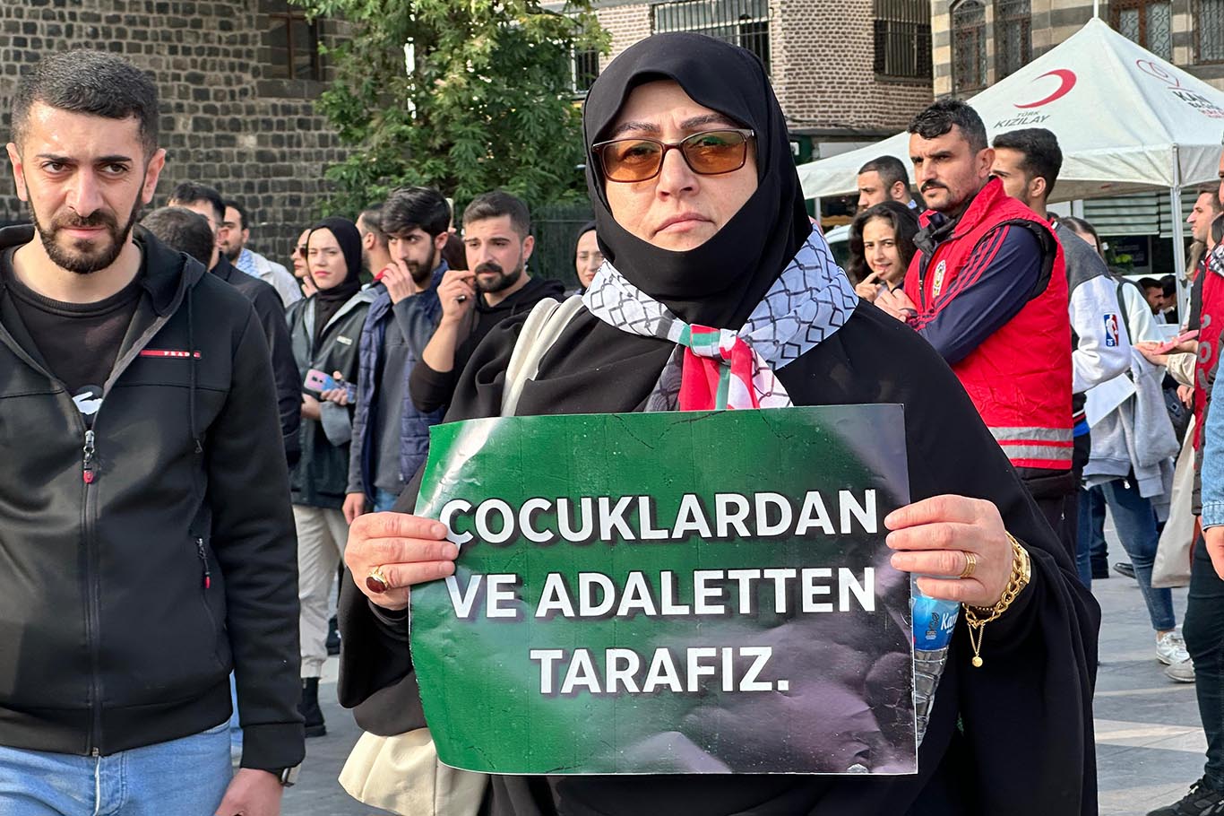 Diyarbakır’da ‘İsrail'e dur de’ yürüyüşü düzenledi 2