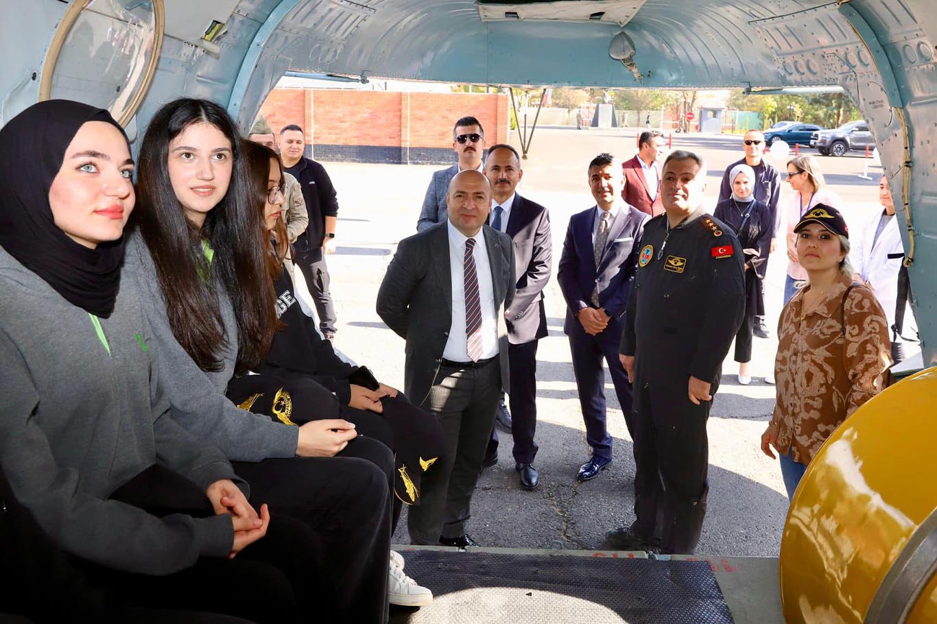 Diyarbakır'da lise öğrencileri, askeri personeli yakından tanıdı 1