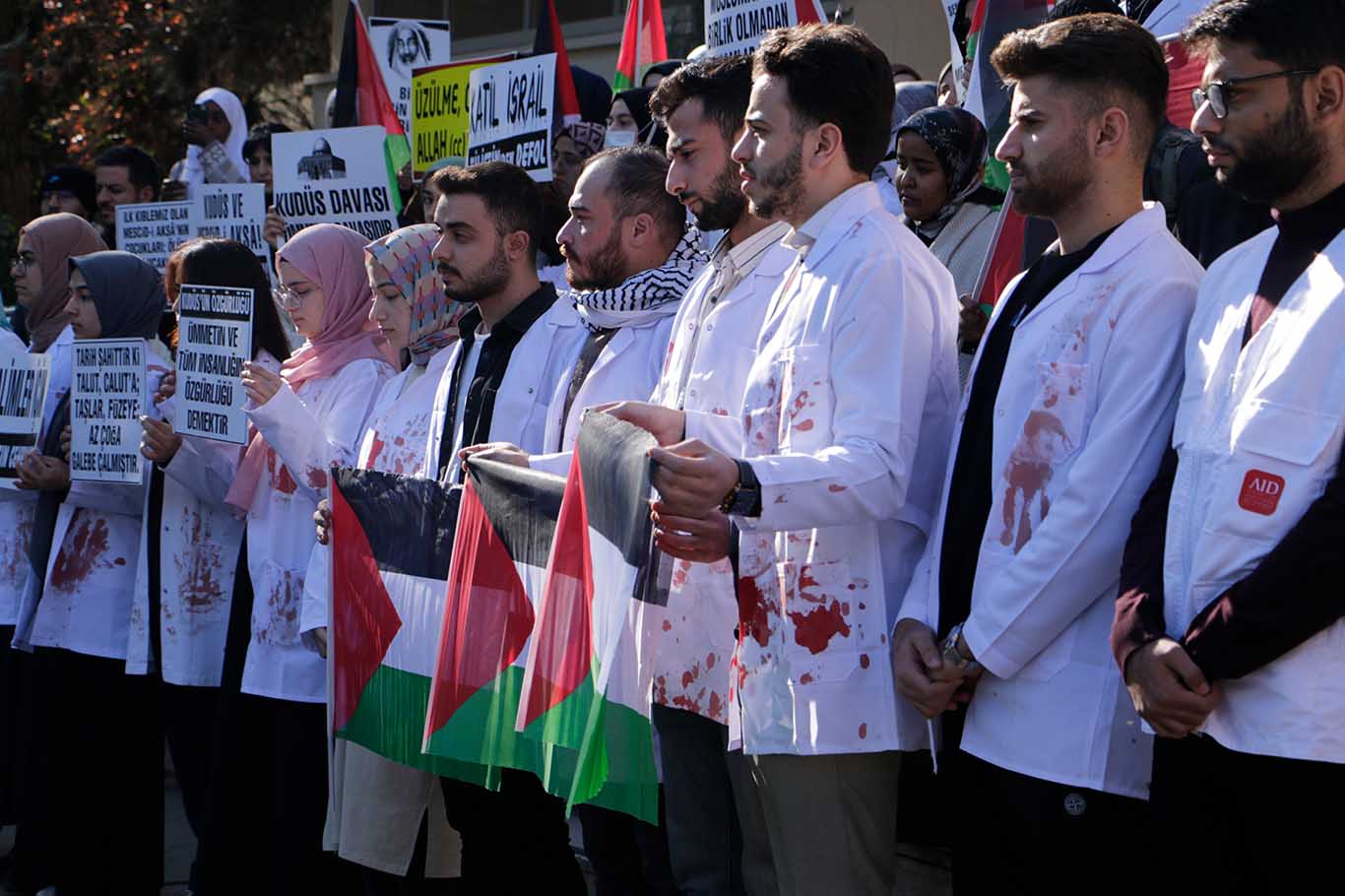 Diyarbakır’da tıp öğrencilerinden kefenli protesto 5