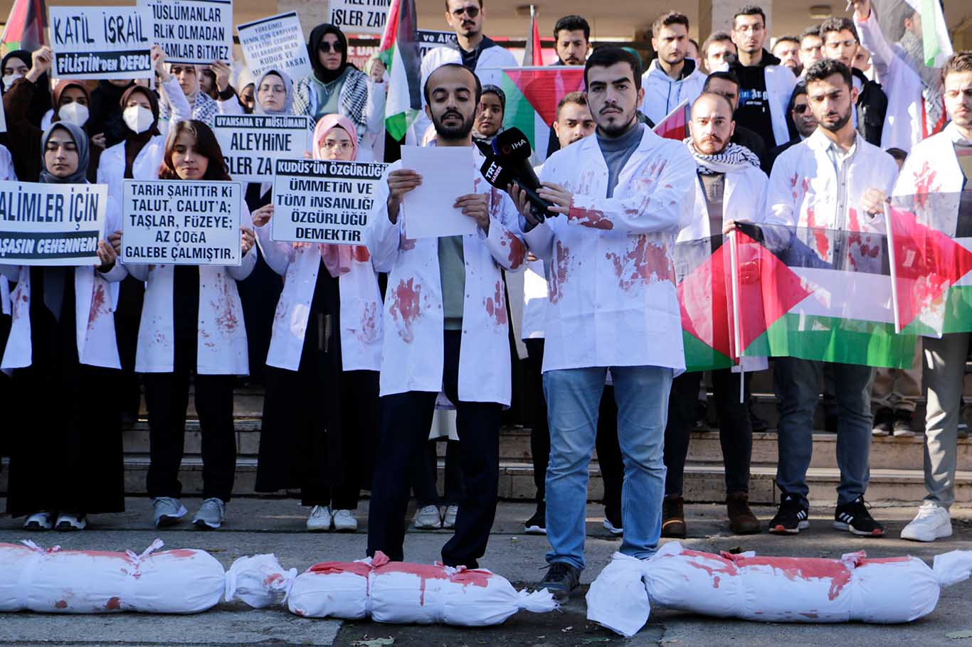 Diyarbakır’da tıp öğrencilerinden kefenli protesto 9