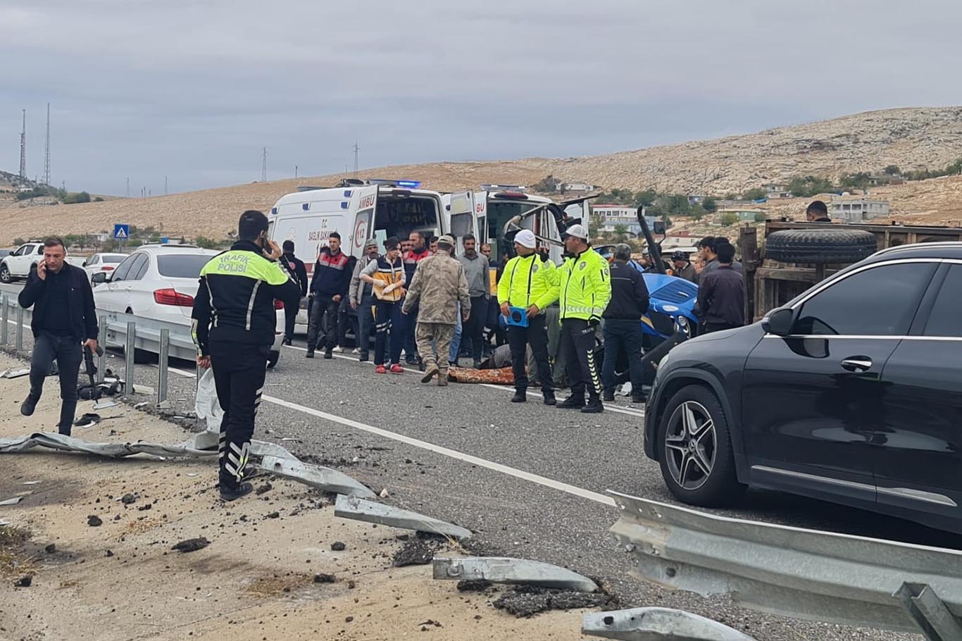 Diyarbakır’da tır ile traktör çarpıştı 3