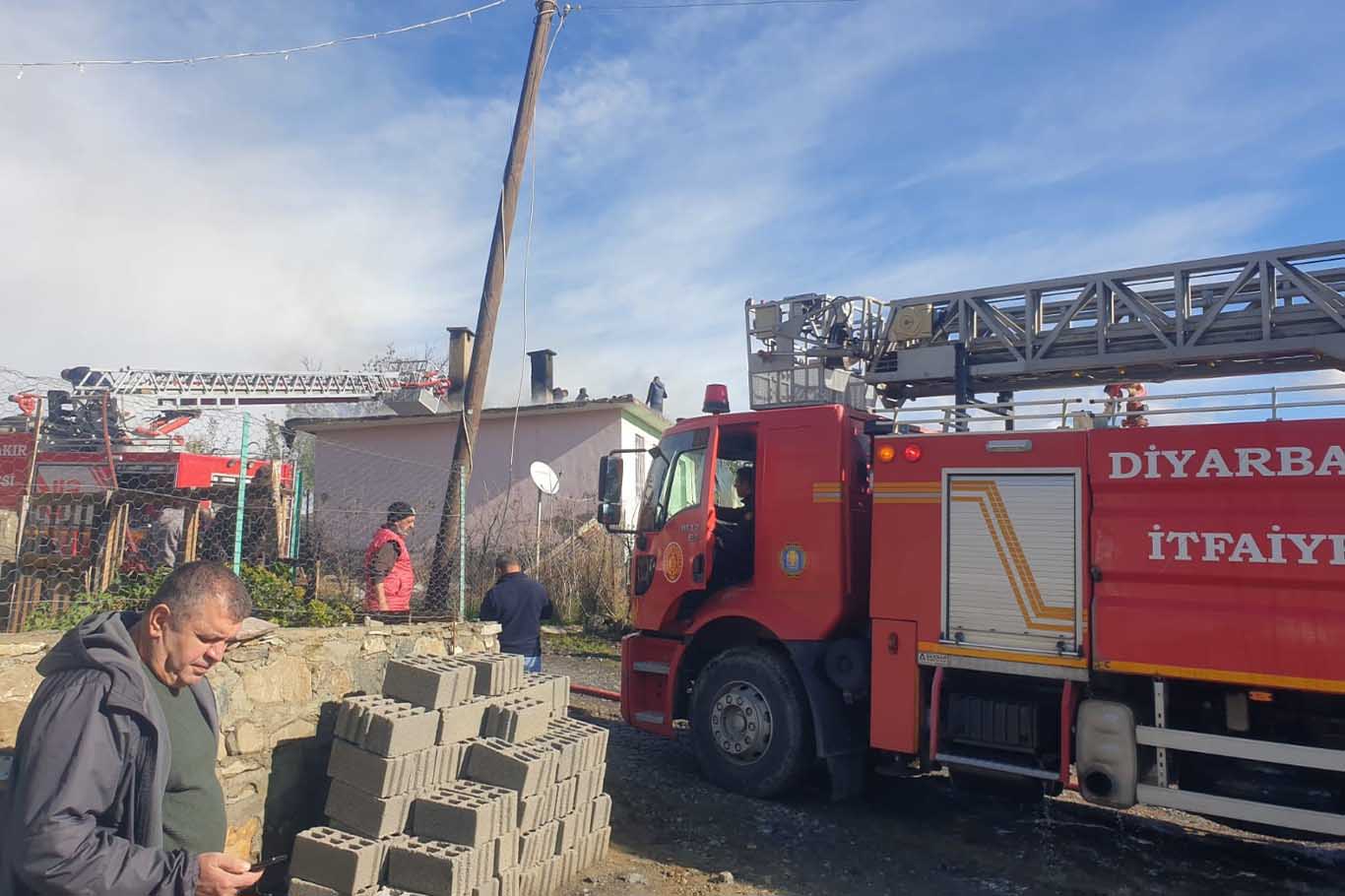 Diyarbakır’da yangın Ev küle döndü 2