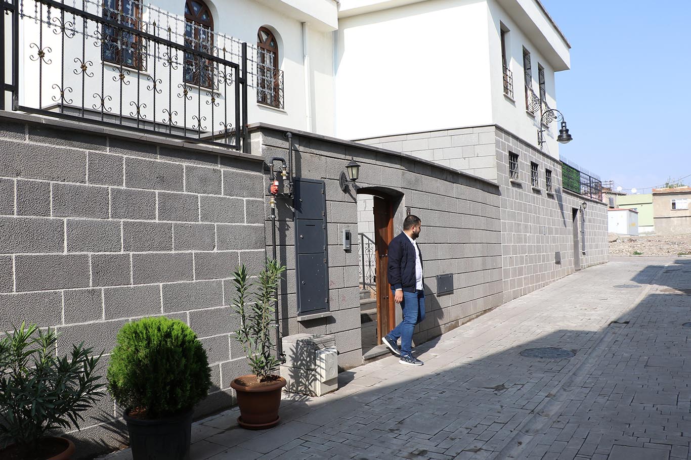 Diyarbakır'da yeni inşa edilen 3 otel, 12 iş yeri ve 55 konut satışa çıkıyor 12