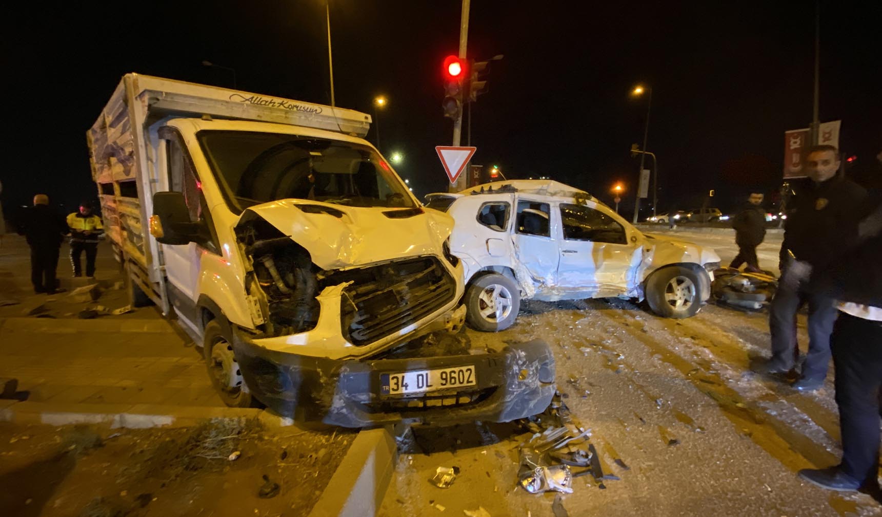Diyarbakır'da zincirleme kaza 4 yaralı 2