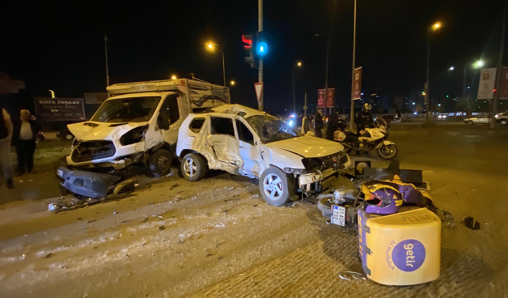 Diyarbakır'da zincirleme kaza 4 yaralı 3