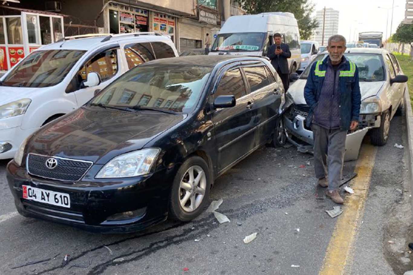 Diyarbakır’da zincirleme kazada 2 kişi yaralandı 3