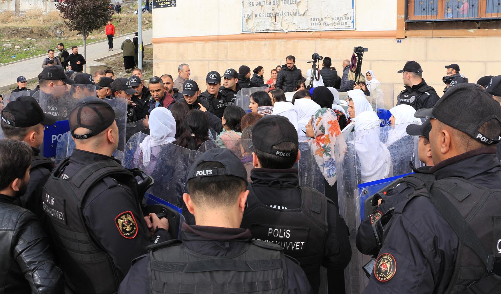 HEDEP Kadın Meclisi'nin eylemine polis müdahalesi 21 gözaltı 1