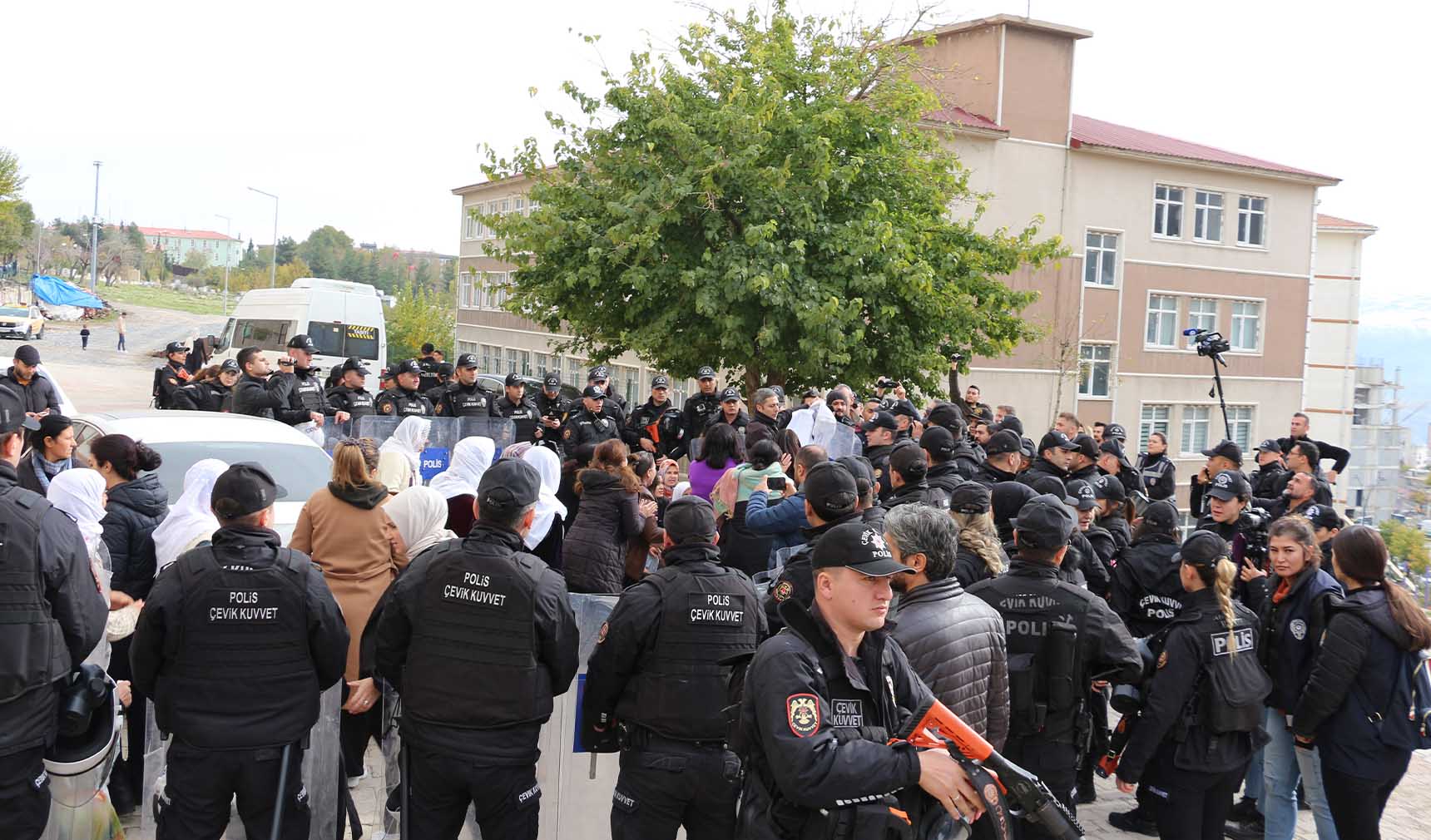 HEDEP Kadın Meclisi'nin eylemine polis müdahalesi 21 gözaltı 4