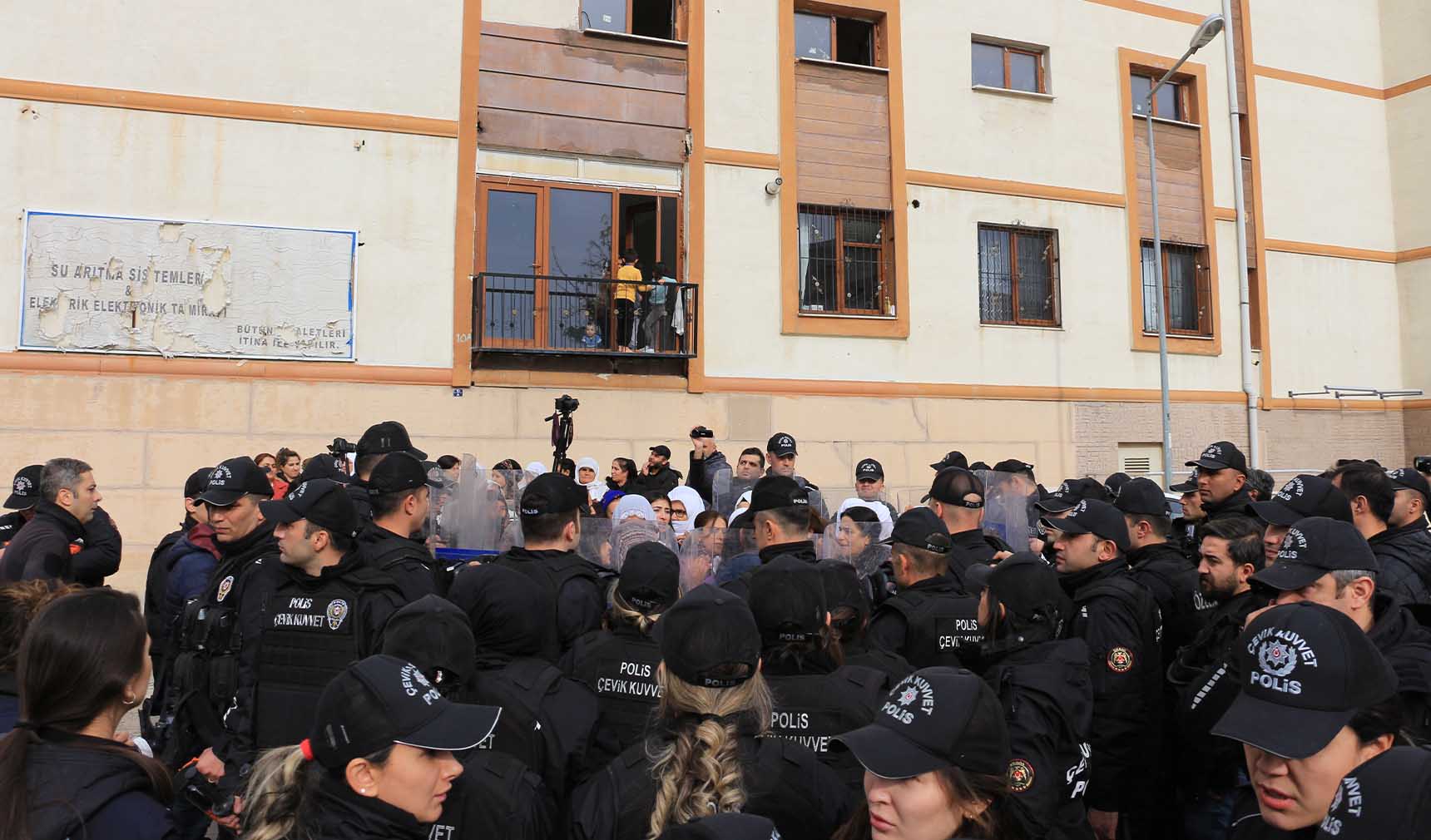 HEDEP Kadın Meclisi'nin eylemine polis müdahalesi 21 gözaltı 6