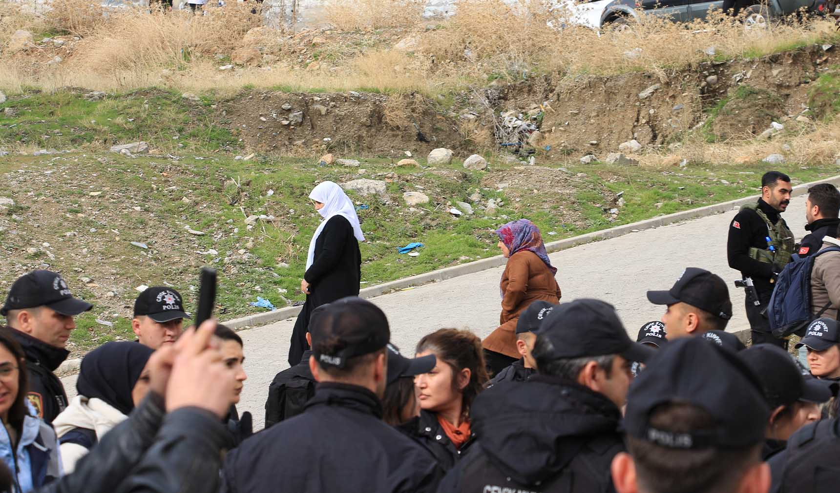 HEDEP Kadın Meclisi'nin eylemine polis müdahalesi 21 gözaltı 7