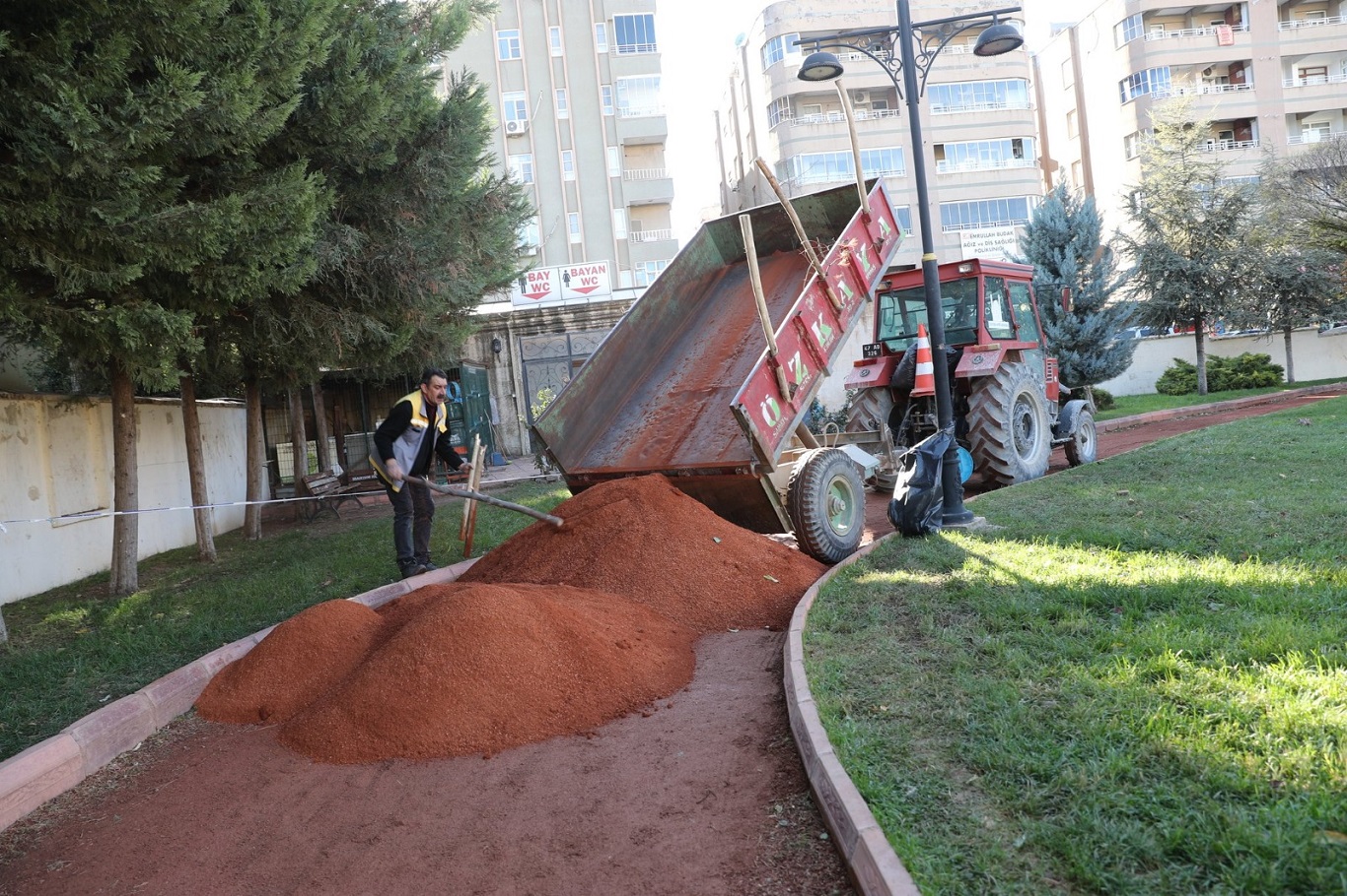 mardin-buyuksehir-belediyesinin-cevre-duzenleme-calismalari-devam-ediyor-ed06722e