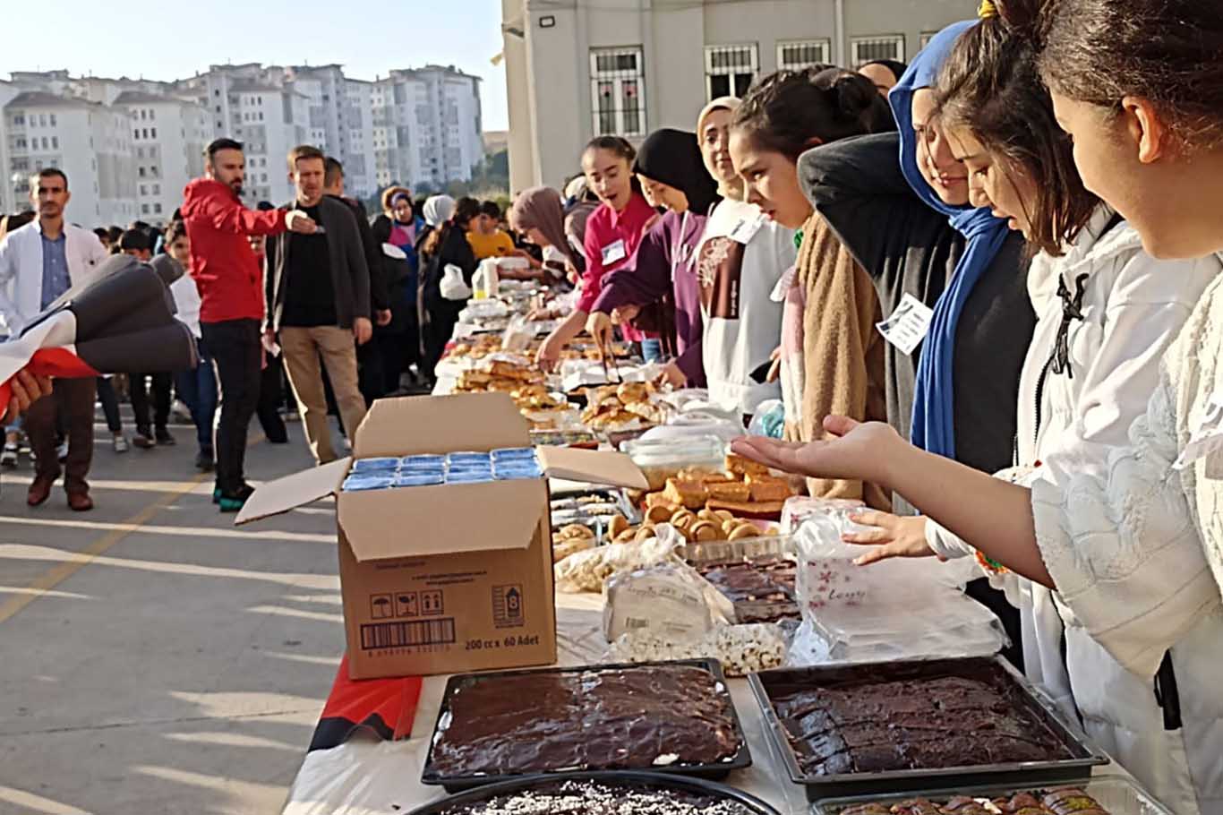 Öğrenciler Gazze için kermes düzenledi 3