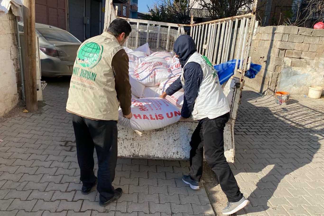 Bismil Umut Kervanından Ailelere Un Yardımı 1