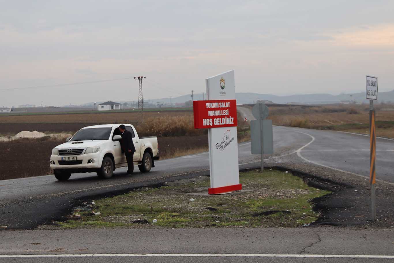 Bismil Yukarı Salat Mahallesi Muhtarın Bahsettiği Eski Yol Ve Tabelanın Yeri 2