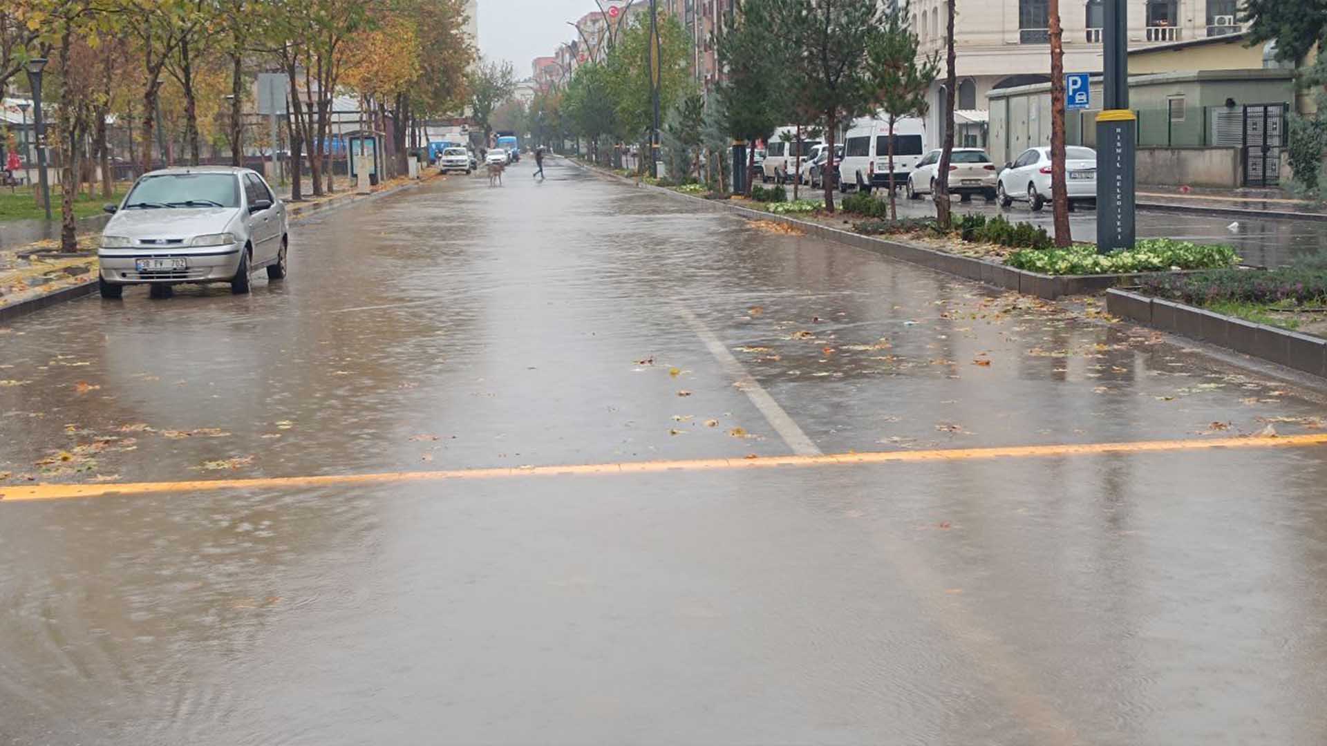 Bismil’de Sağanak Yağışlar Etkili Oluyor Cadde Ve Sokaklarda Durum 6