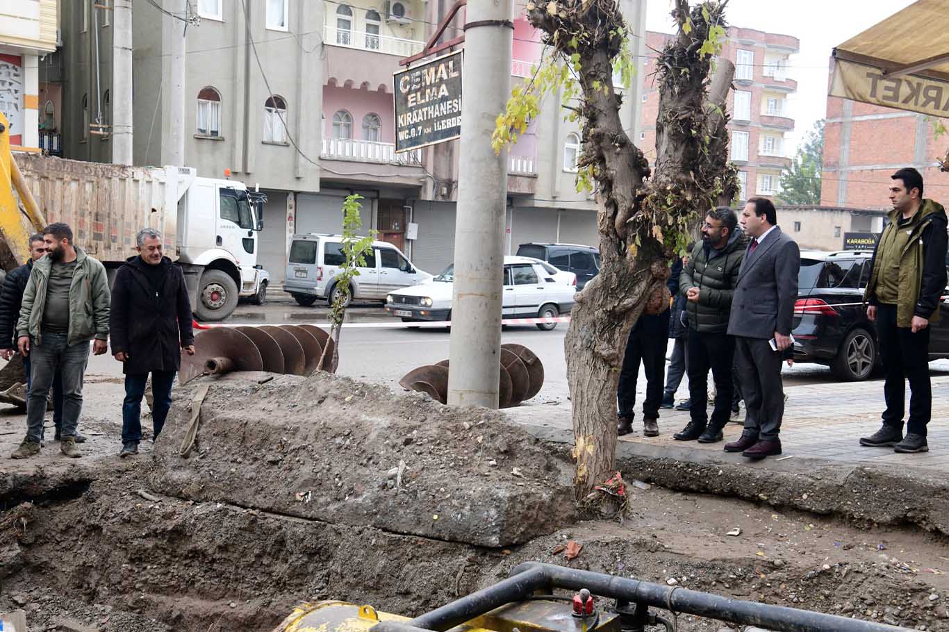 Bismil’de Sağanak Yağışlarda Taşan Kanal Temizleniyor 5