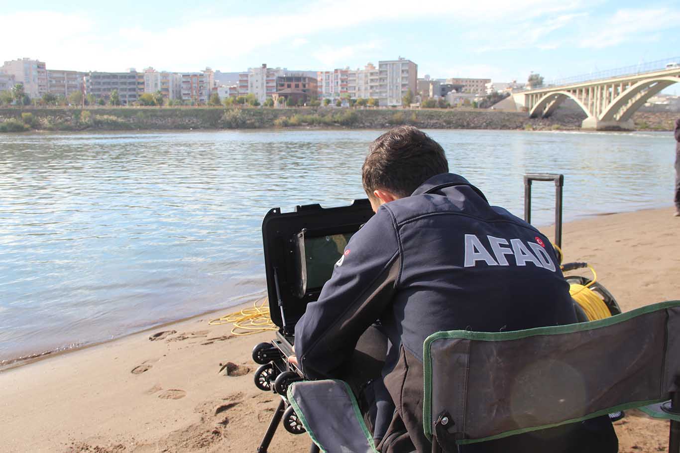 Dicle Nehri’nde Kaybolan Kızı Arama Çalışmaları Devam Ediyor 4