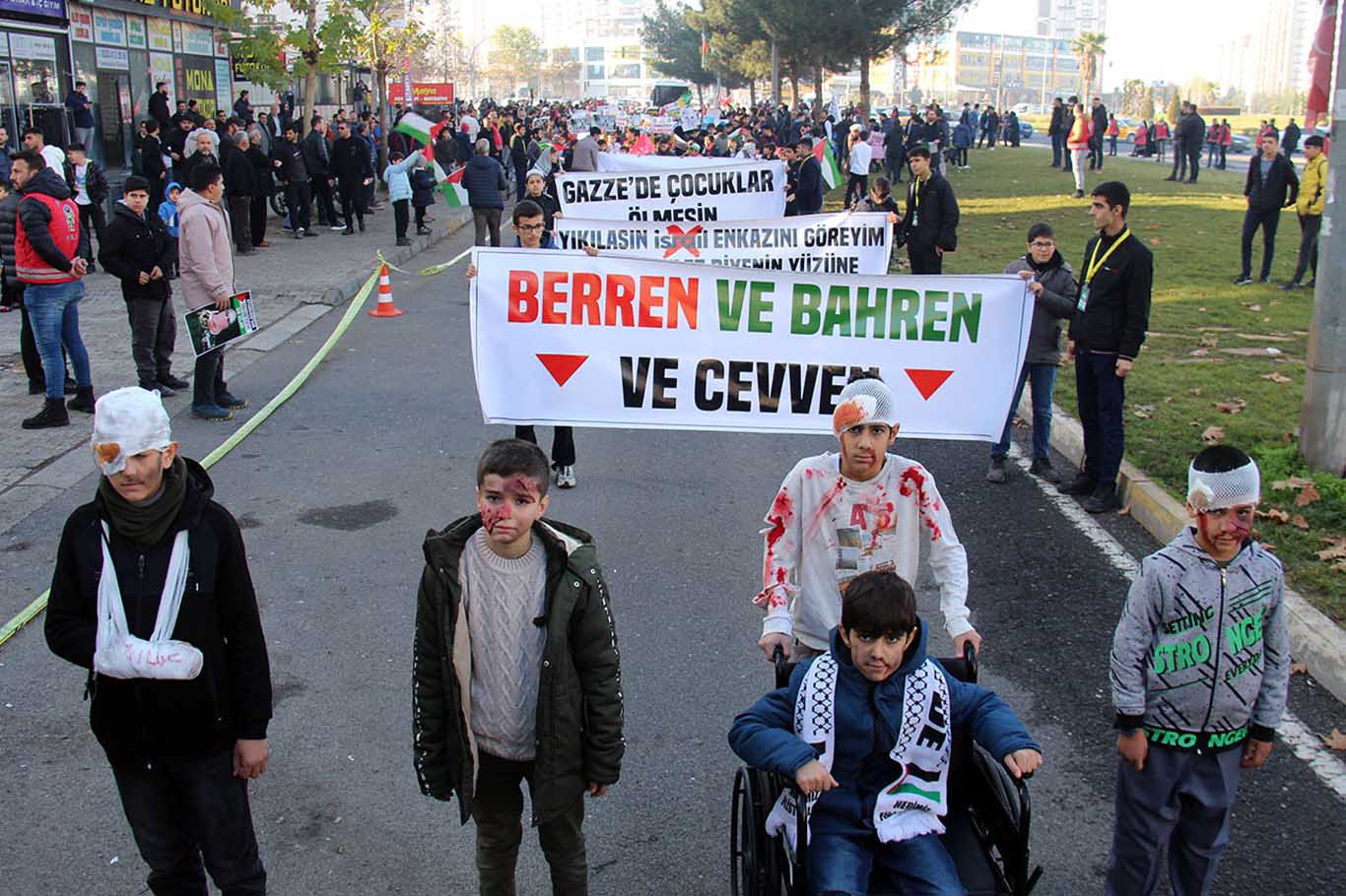 Diyarbakır'da Çocuklar Gazze Için Yürüdü 1-1