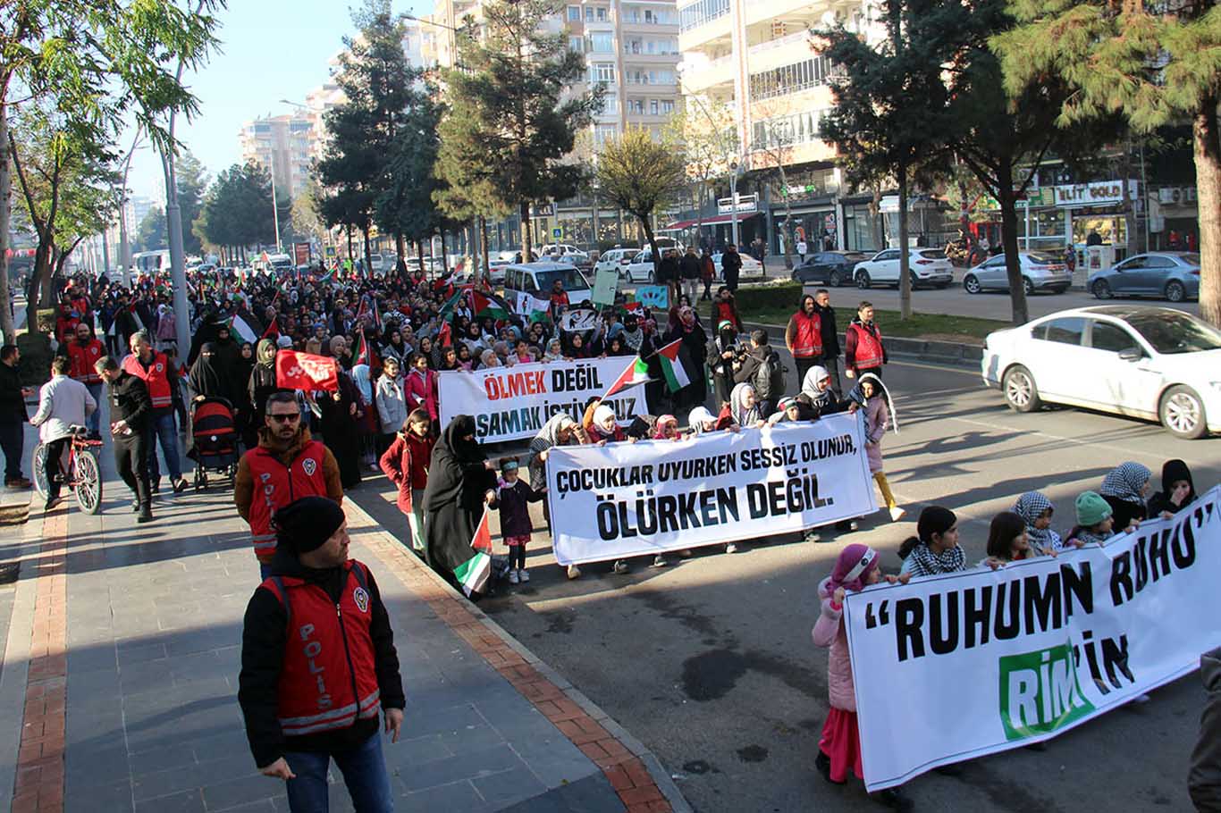 Diyarbakır'da Çocuklar Gazze Için Yürüdü 4-1