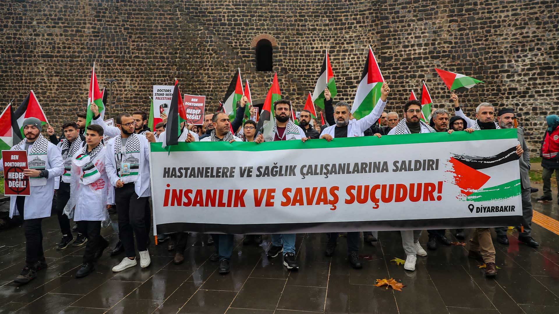 Diyarbakır’da Doktorlardan Sessiz Yürüyüş