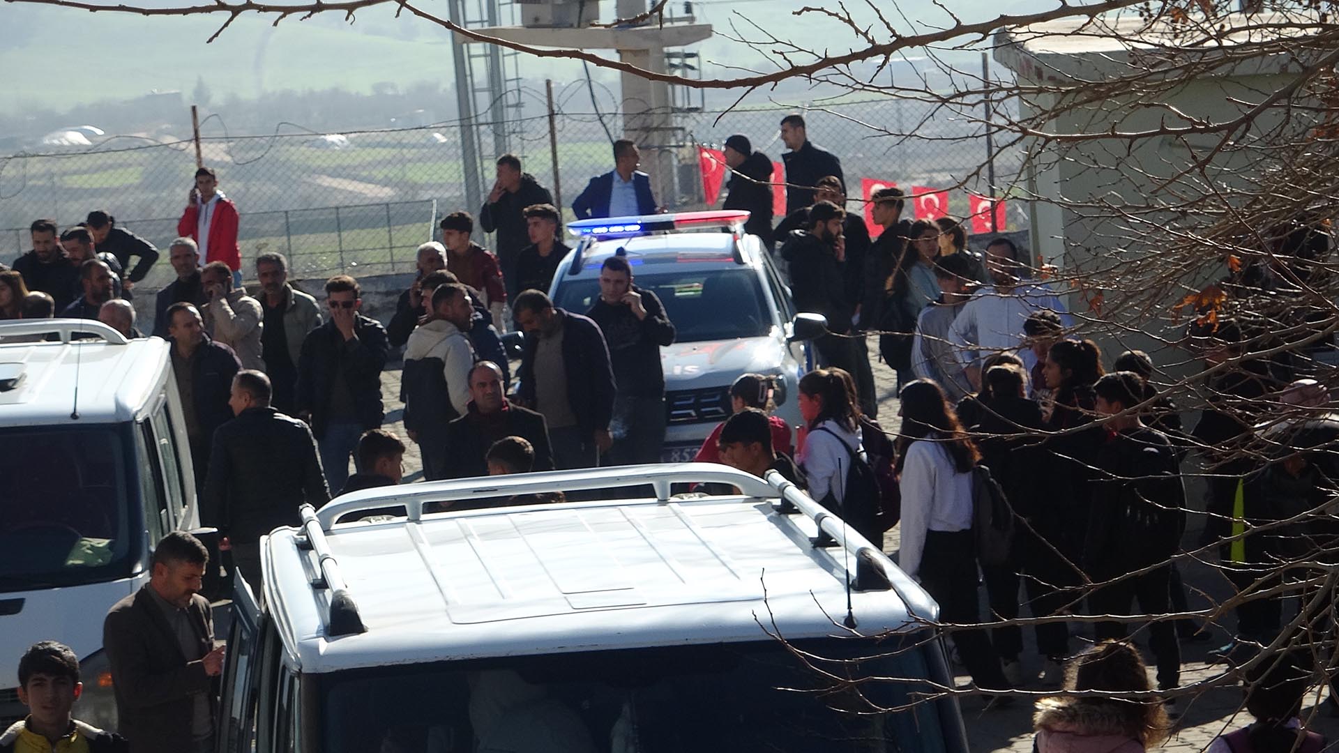 Diyarbakır'da Lise Kavgası Büyüdü Polis Ve Jandarma Müdahale Etti 1