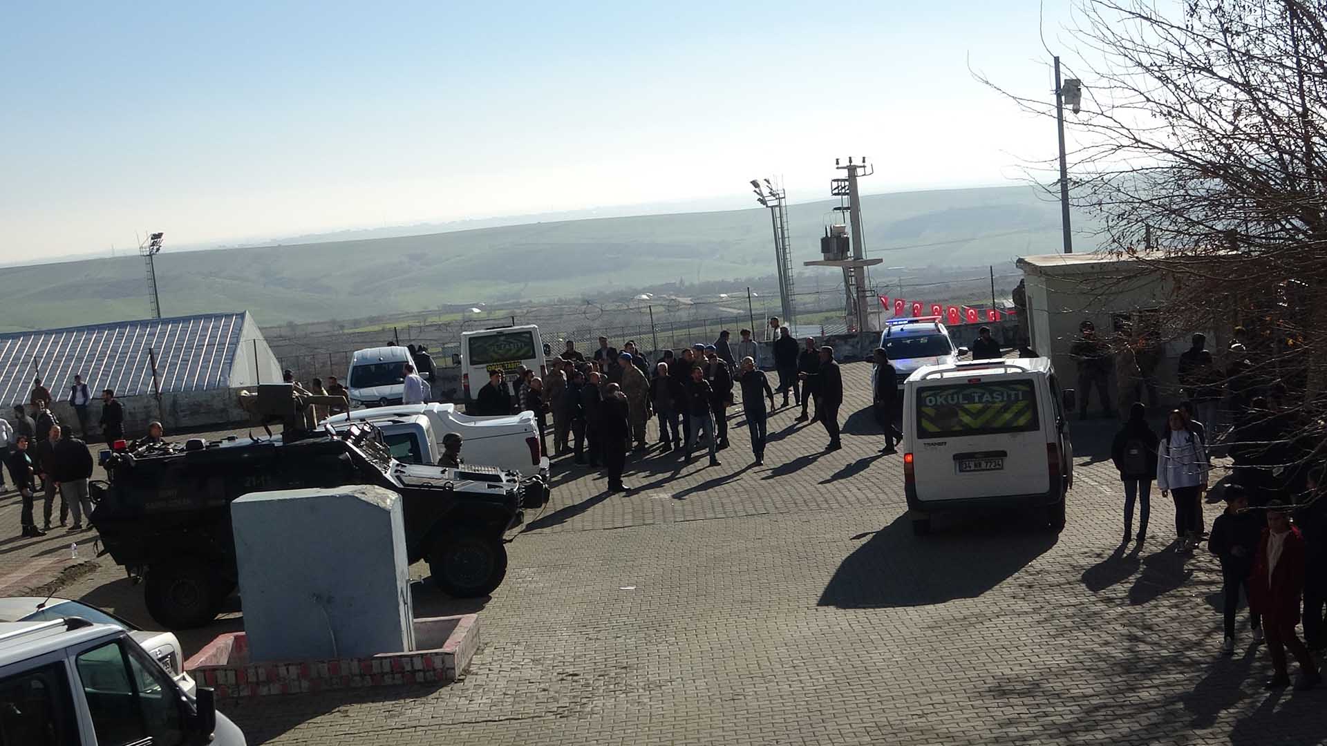 Diyarbakır'da Lise Kavgası Büyüdü Polis Ve Jandarma Müdahale Etti 3