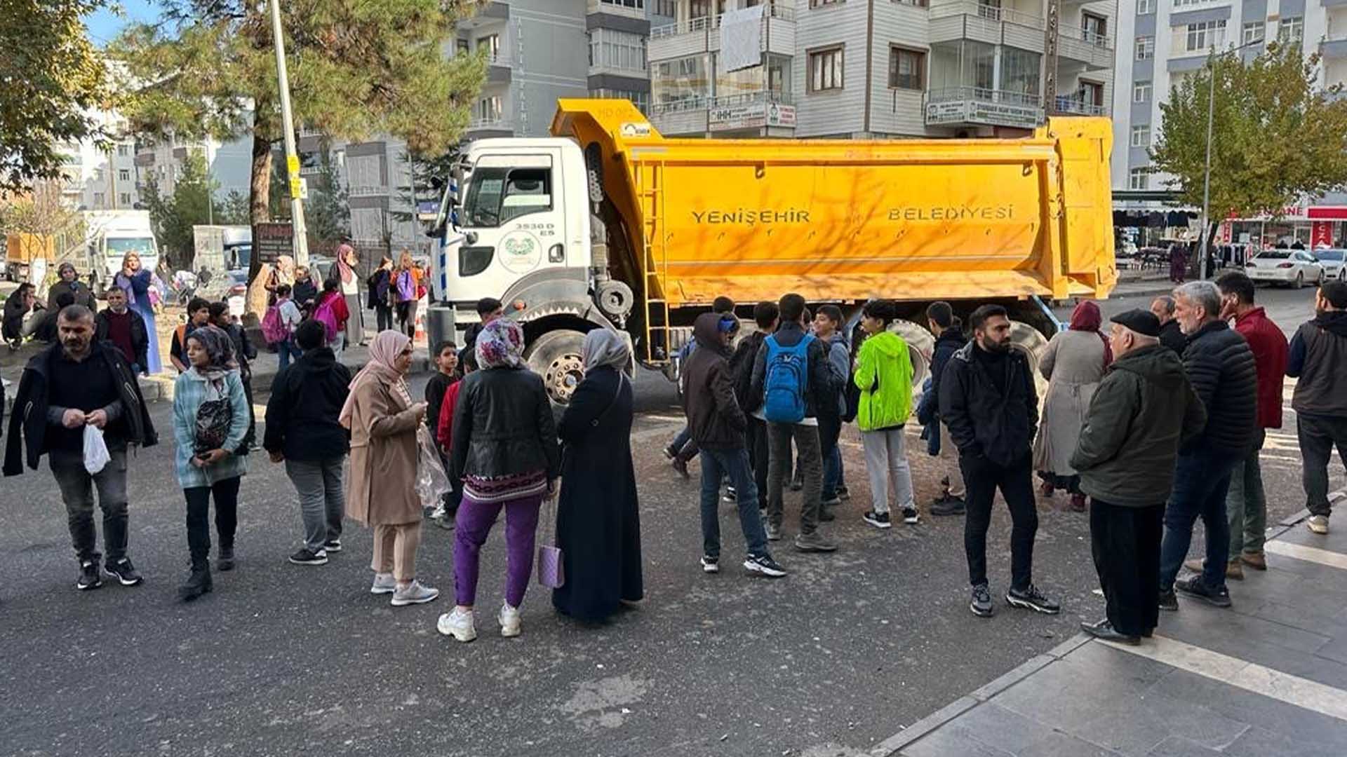 Diyarbakır’da Marketten Çıkan Kadına Kamyon Çarptı